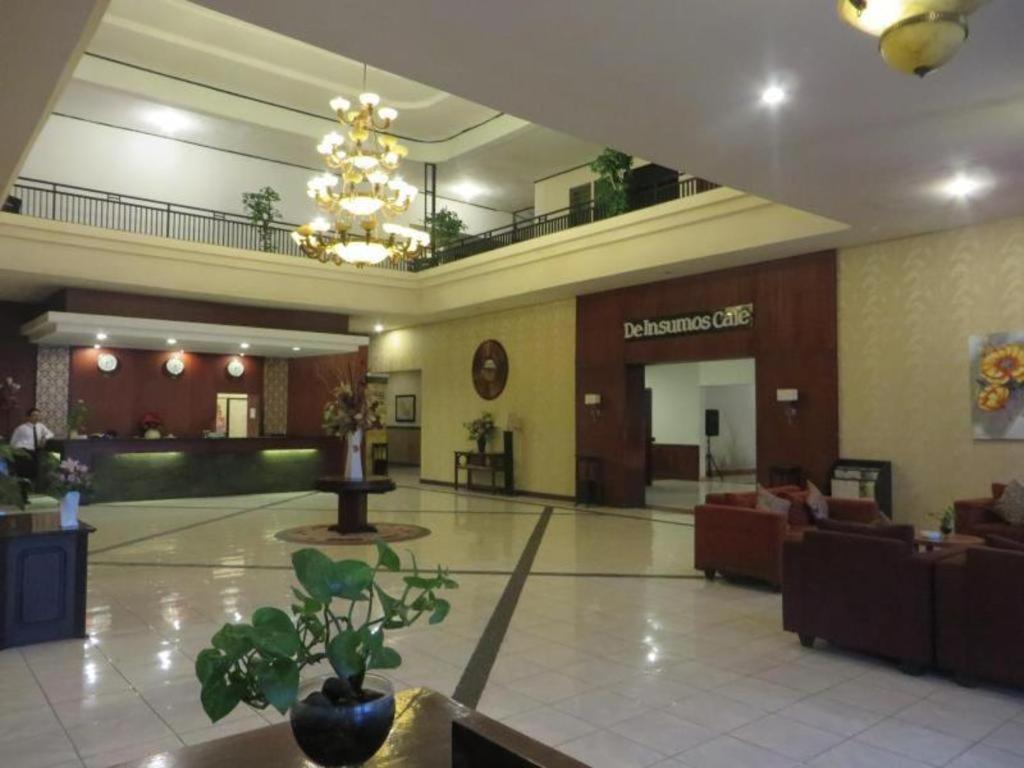 Insumo Palace Hotels & Resorts Kediri  Exteriör bild