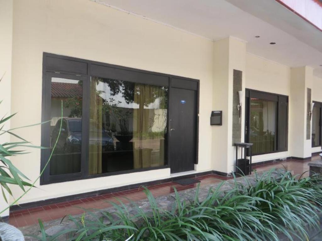 Insumo Palace Hotels & Resorts Kediri  Exteriör bild