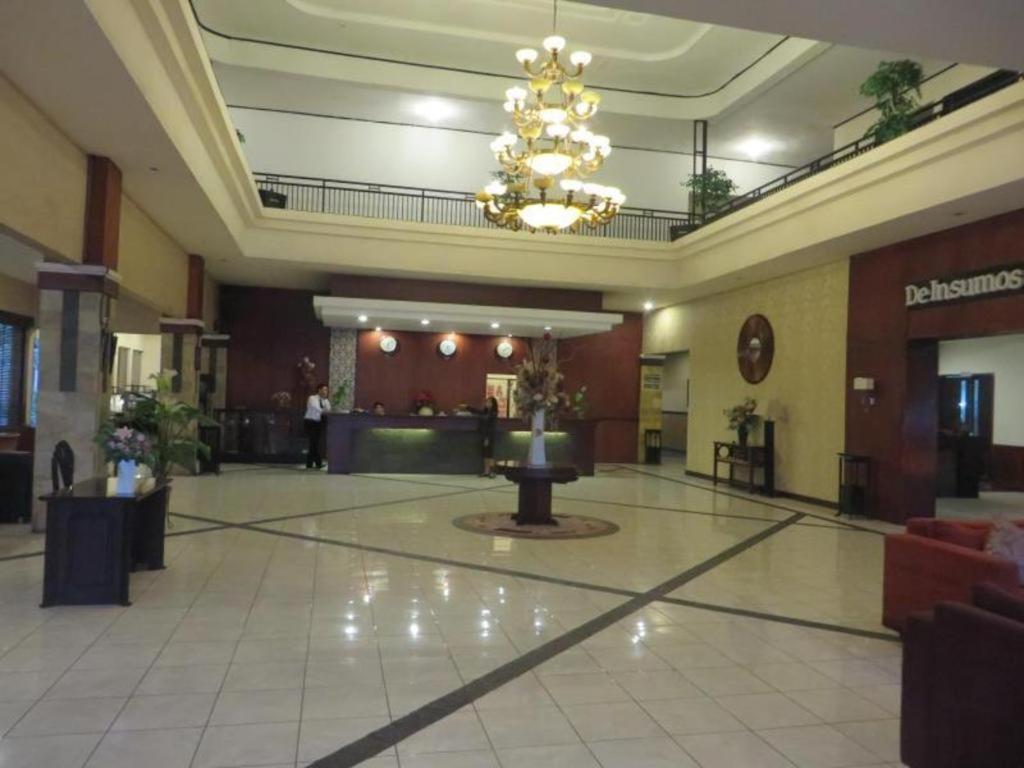 Insumo Palace Hotels & Resorts Kediri  Exteriör bild