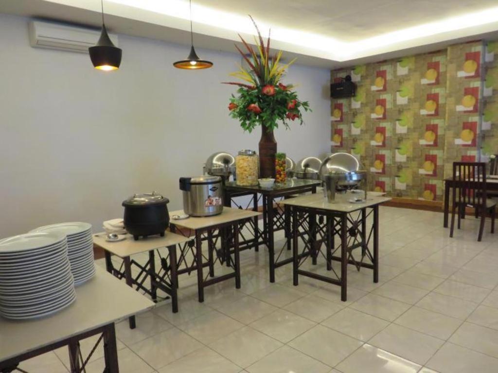 Insumo Palace Hotels & Resorts Kediri  Exteriör bild