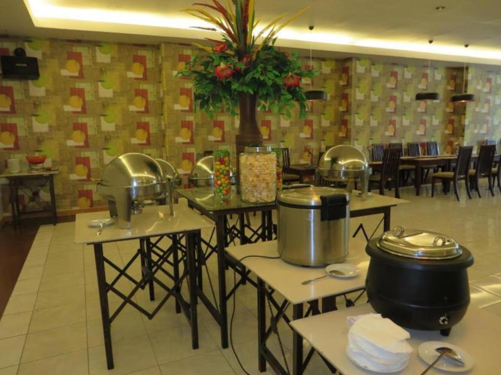 Insumo Palace Hotels & Resorts Kediri  Exteriör bild