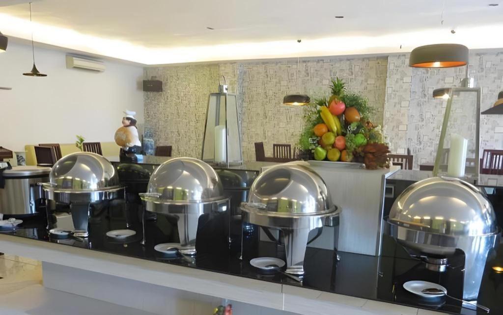 Insumo Palace Hotels & Resorts Kediri  Exteriör bild