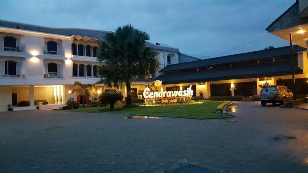 Insumo Palace Hotels & Resorts Kediri  Exteriör bild